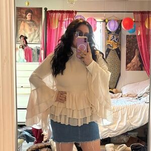 ⚠️SOLD⚠️ DREAMY BOHO BELL SLEEVE TOP